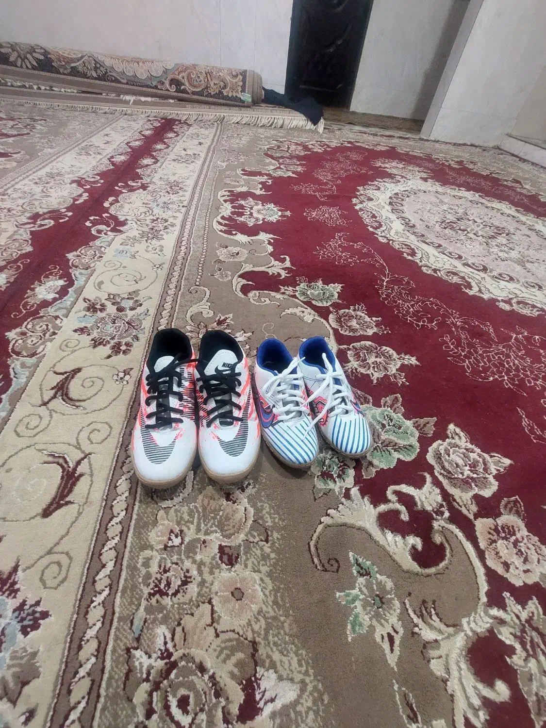 کفش|کیف، کفش، کمربند|نیشابور, مازول|دیوار