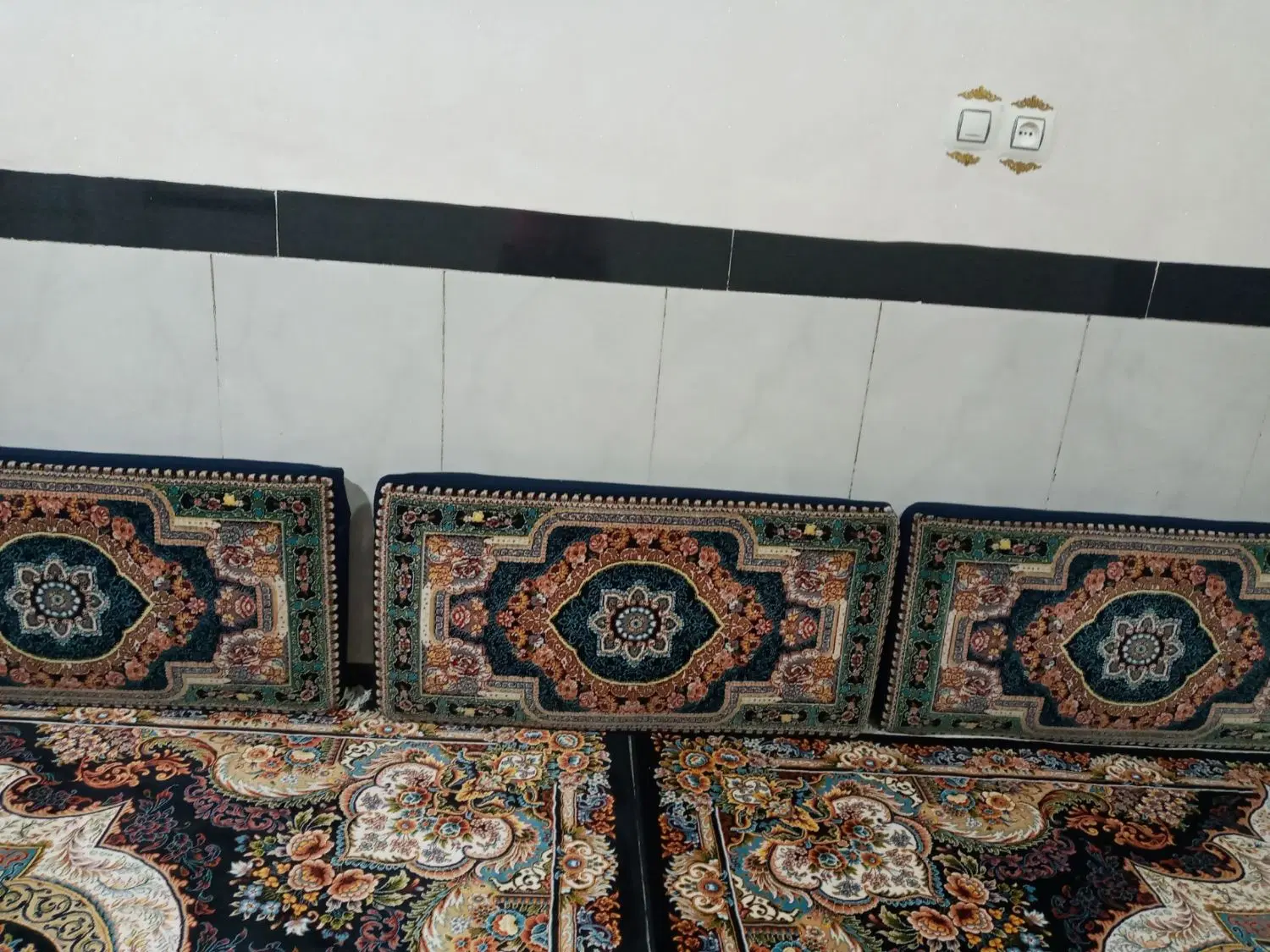 پشتی|پشتی|اسلام‌‌آباد غرب, |دیوار