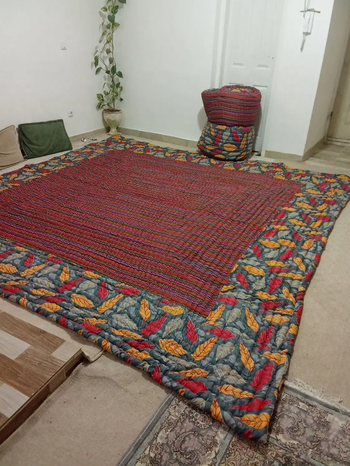 لحاف کرسی|رختخواب، بالش، پتو|همدان, |دیوار