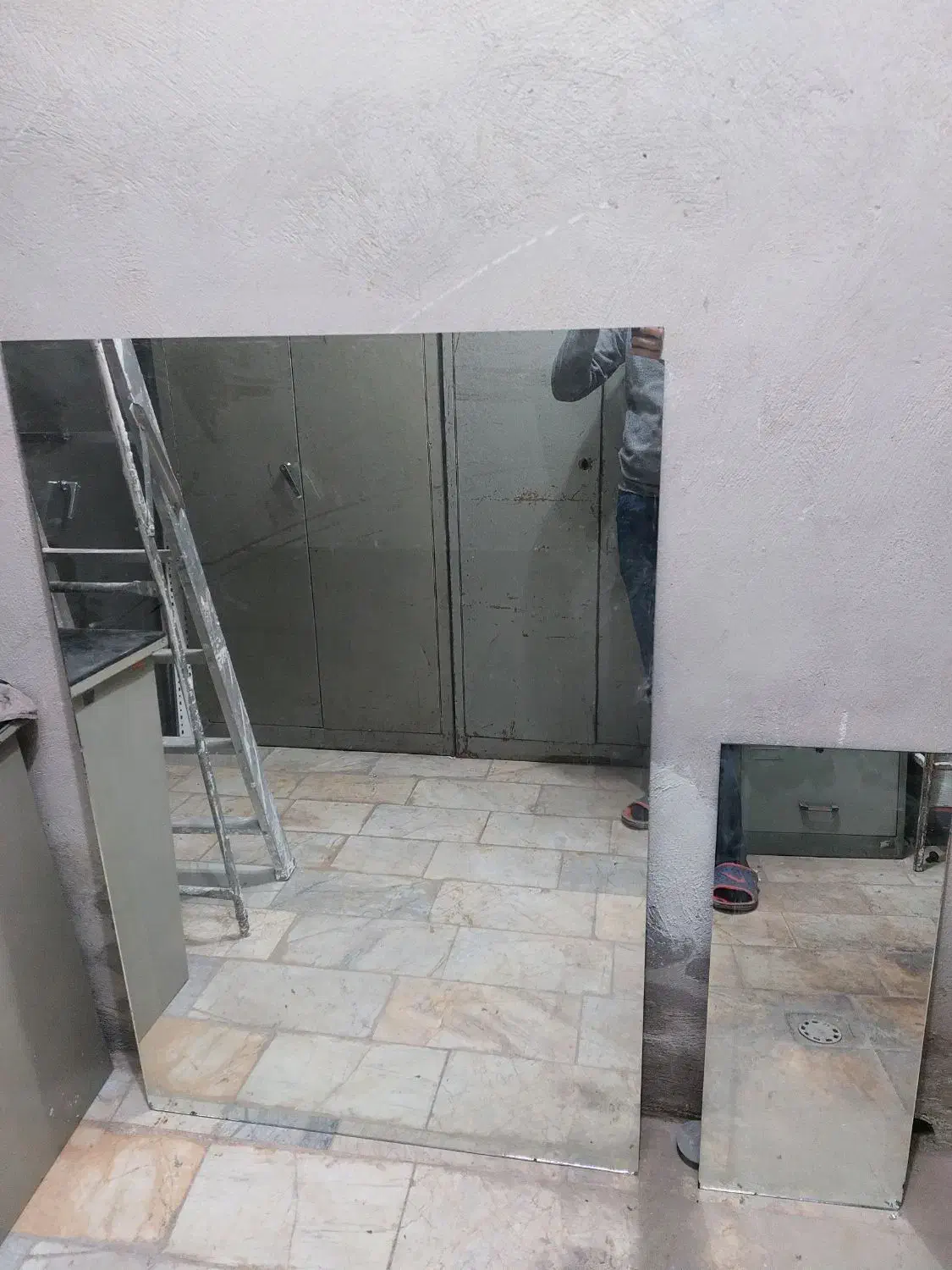 آینه قدی|آینه|تهران, قیام|دیوار