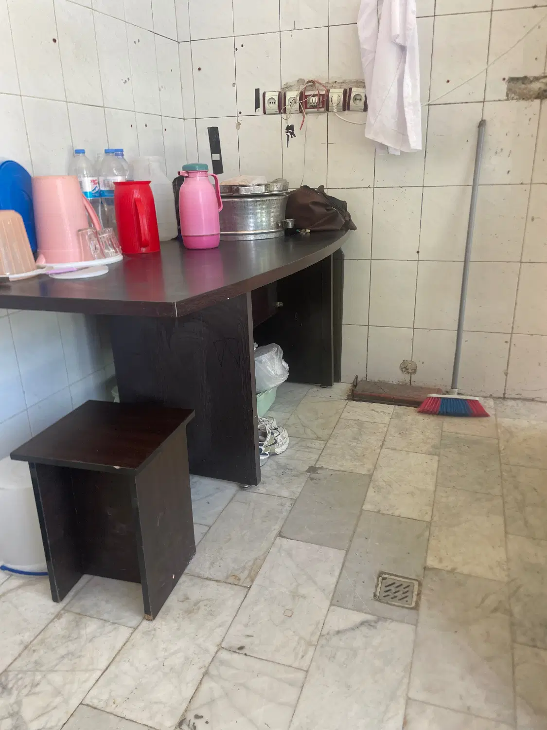 میز|میز تحریر و کامپیوتر|شیروان (خراسان), |دیوار