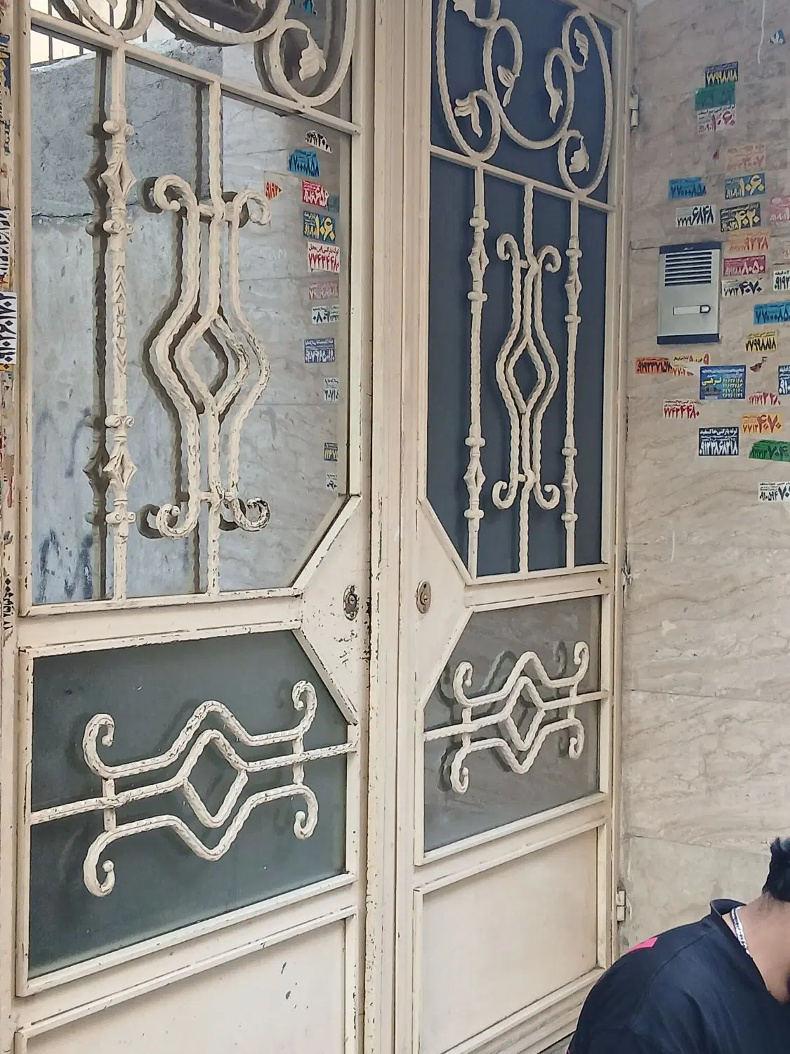 زیر همکف - Mehr