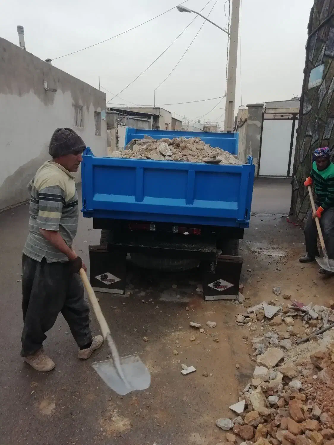 حمل نخاله وحمل کل مصالح ساختمانی|خدمات حمل و نقل|شیراز, فخرآباد (دروازه کازرون)|دیوار