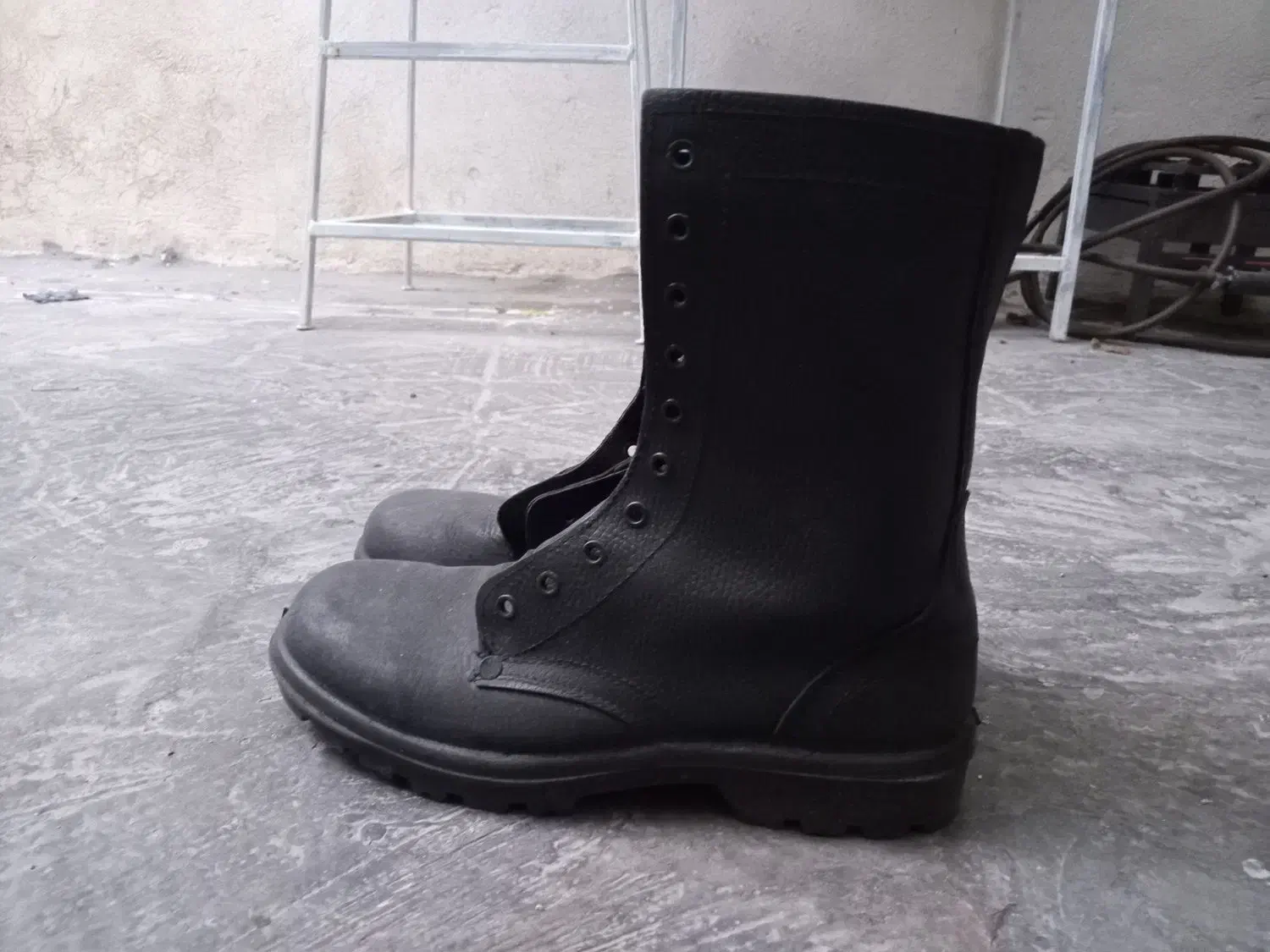 پوتین|کیف، کفش، کمربند|بجنورد, |دیوار