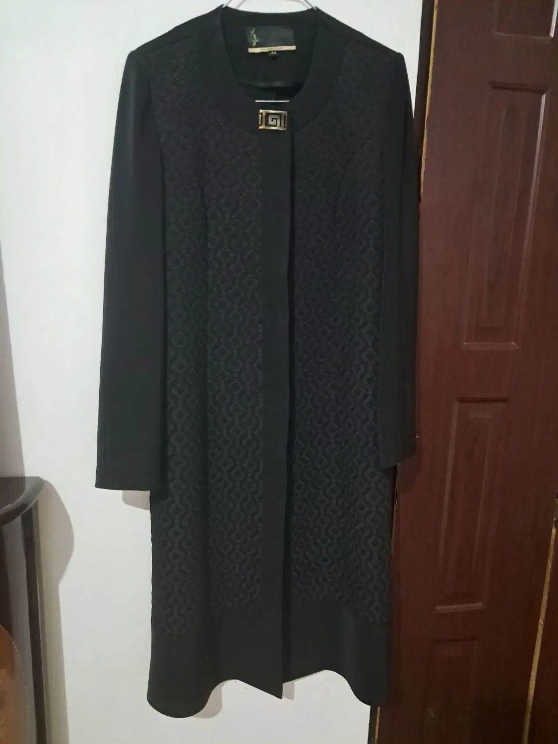 مانتو|لباس|نیشابور, میدان حافظ|دیوار