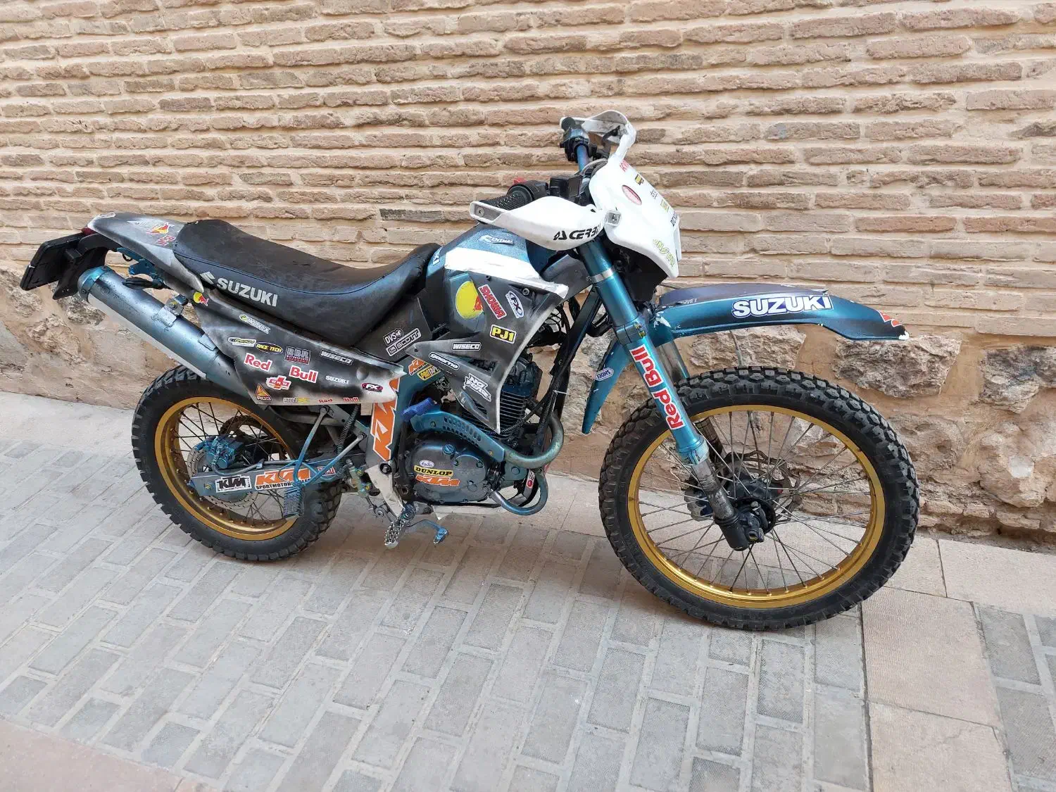 تریل ۲۰۰ کویر|موتورسیکلت|شیراز, سیاه سنگ|دیوار