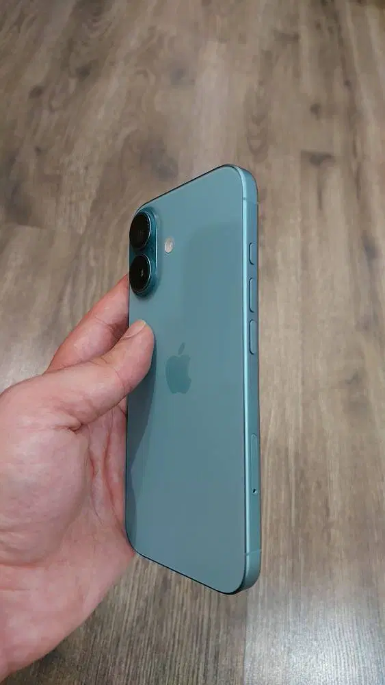 iphone 16 normal|موبایل|پرند, فاز ۱|دیوار