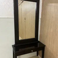میز آرایش با آینه بلند در حد نو