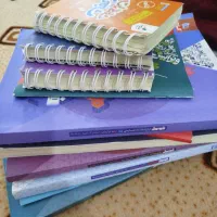 تعدادی کتاب تست و فرمول بیست و کتاب جی بی