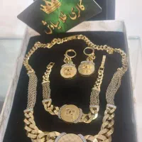 دیوانه ای گرون طلا میخری طلا فقط با اجرت نیم درصد