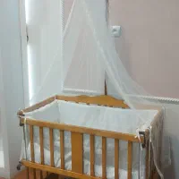 تخت کنار مادر