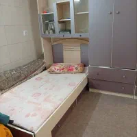 تخت تکنفره به همراه میز آرایشی