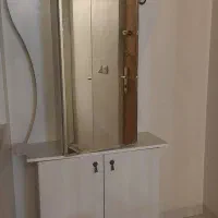 جاکفشی آینه‌دار و چوب‌لباسی ورودی منزل