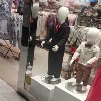 فروشنده پوشاک بچه گانه