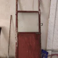 درب فلزی همراه با چارجوب
