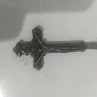 چاقو تیز وگردن بند یا جاسویچی