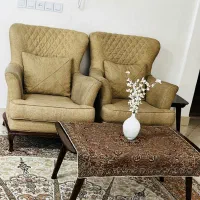 دو عدد مبل تک نفره میز جلو مبلی و رو میزی ده تومن