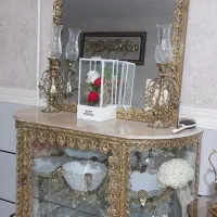 آینه کنسول و شمدان برنجی و میز خاطره برنجی و....