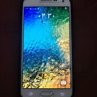 گوشی سامسونگ مدل E5 با بانک پاور