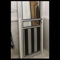 درب آلمینیومی با چارچوب و اینه سالم