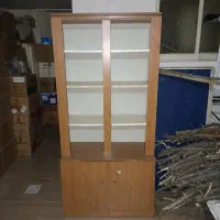کتابخانه و کمد