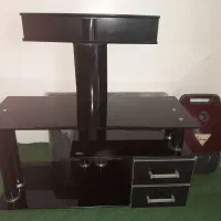 میز تلویزیون شیشه ای در حد نو
