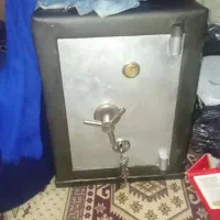 مقداری وسایل شخصی ساعت کیف مبل پنکه پیستوله