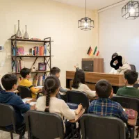 منشی آموزشگاه زبان