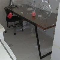 میز ام دی اف با پایه فلزی پروفیل