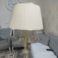 آباژور ایستاده