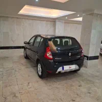 رنو ساندرو اتوماتیک