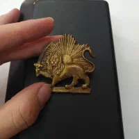 چند عدد نشان و پلاک قدیمی