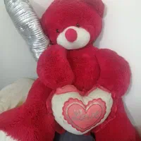 عروسک خرسی قرمز