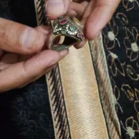 یک عدد انگشتر قدیمی
