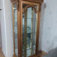 ویترین (بوفه) چوبی طلایی رنگ