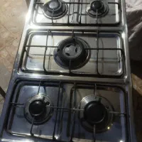 اجاق گاز ۵شعله صحیح و سالم و یک عدد سینک ظرفشویی