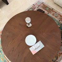 میز گرد جلو مبلی