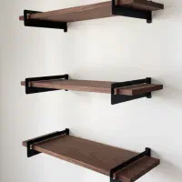 شلف چوب و آهن با طراحی خاص پک سه‌تایی