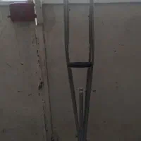 واکر و یک جفت عصا