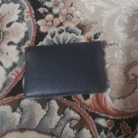 یک کیف کارت مشکی رنگ
