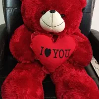 عروسک خرس قرمز