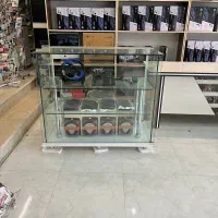 فروش ۲ عدد ویترین و یک میز مدیریتی