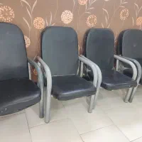 تعداد چهار عدد صندلی