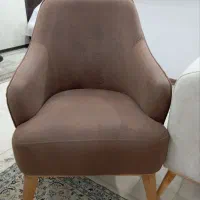 دو عدد مبل تک نفره نو قهوه ای بفروش می‌رسد