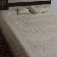 تخت دونفره همراه با میز ارایشی