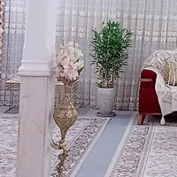 گلدان برنز با گل مصنوعی