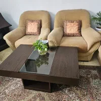 فروش دو عدد مبل تک نفره به همراه میز و دو عدد عسلی