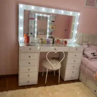 فروش انواع میز تحریر ، آرایش ، استند ، کمد