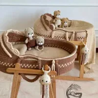 کریرر نوزاد، جغجغه، عروسک بافتنی