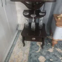 میز کنار سالنی